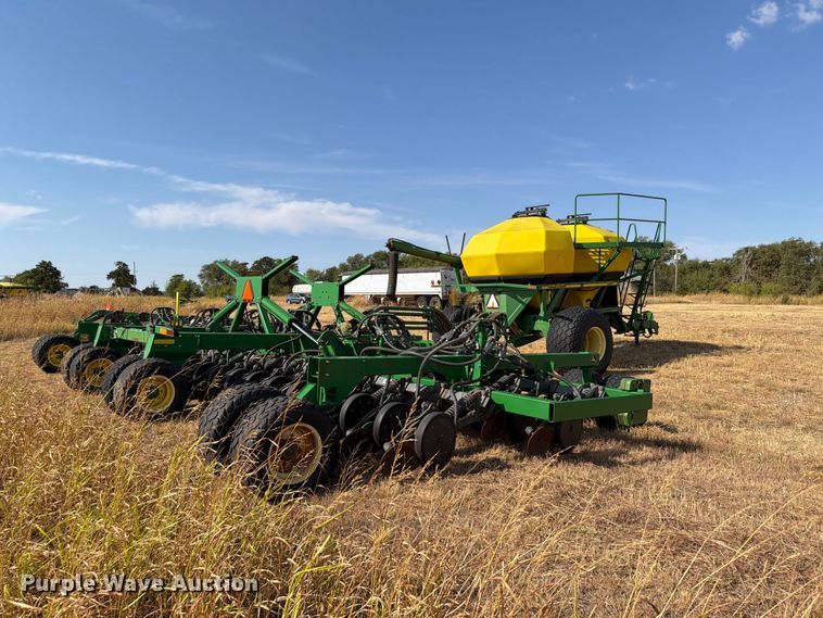 image for item EW8885 John Deere 1890 air seeder