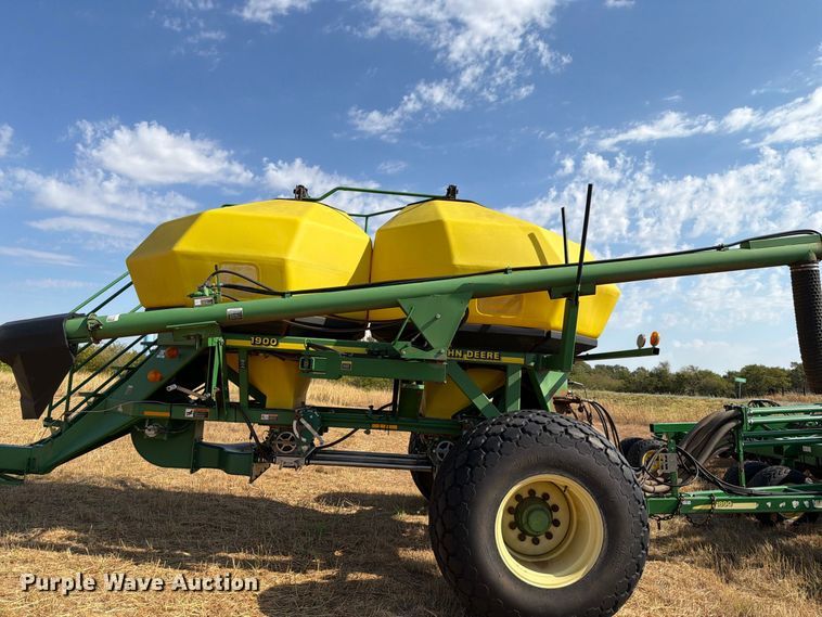 image for item EW8885 John Deere 1890 air seeder