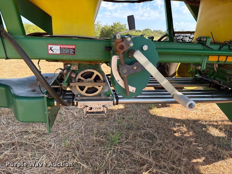 image for item EW8885 John Deere 1890 air seeder