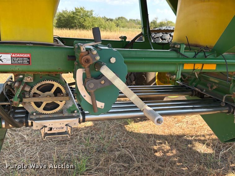 image for item EW8885 John Deere 1890 air seeder