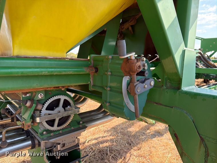 image for item EW8885 John Deere 1890 air seeder