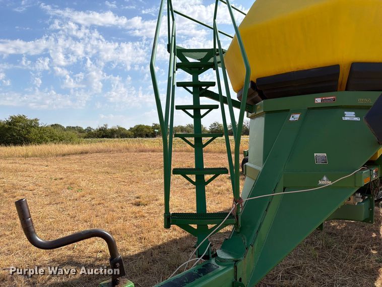 image for item EW8885 John Deere 1890 air seeder
