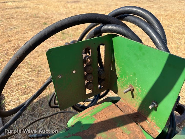 image for item EW8885 John Deere 1890 air seeder