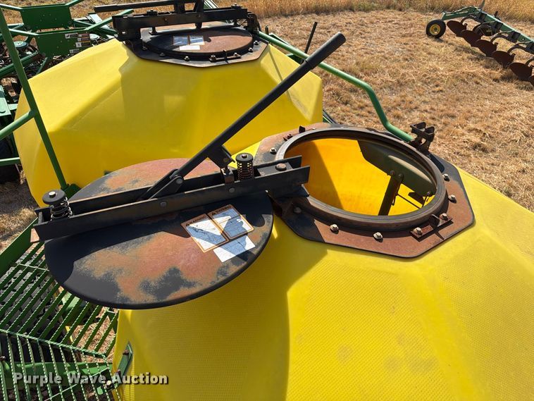 image for item EW8885 John Deere 1890 air seeder