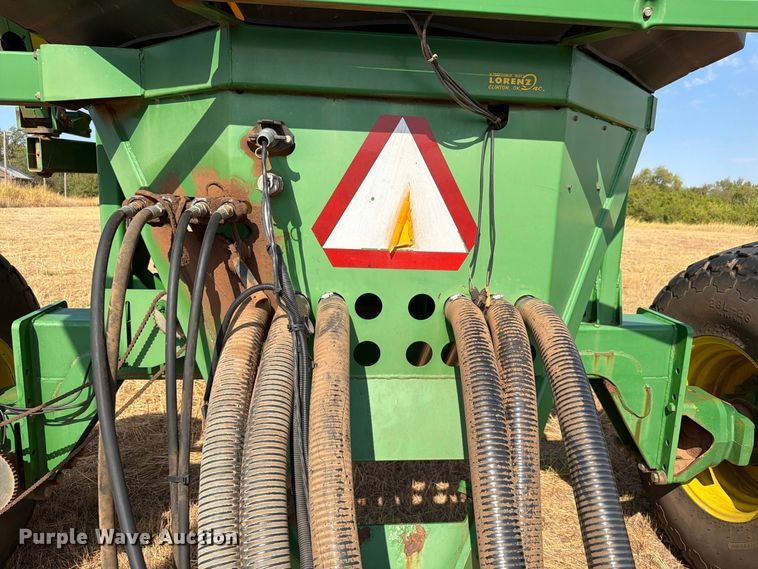 image for item EW8885 John Deere 1890 air seeder