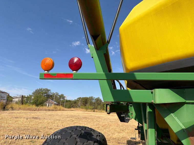 image for item EW8885 John Deere 1890 air seeder