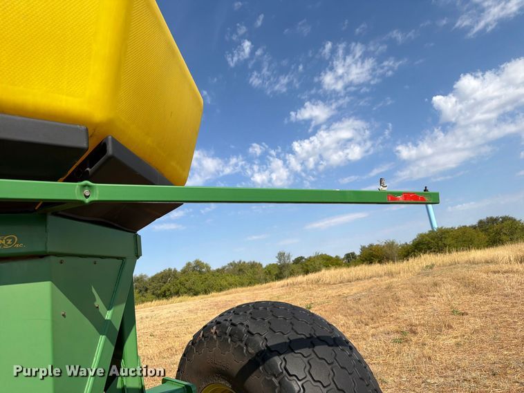 image for item EW8885 John Deere 1890 air seeder