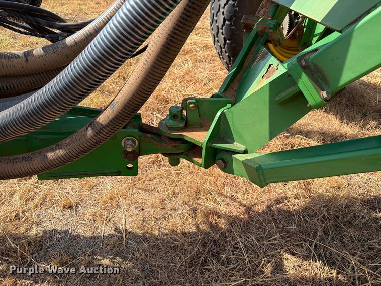 image for item EW8885 John Deere 1890 air seeder