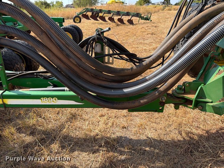 image for item EW8885 John Deere 1890 air seeder
