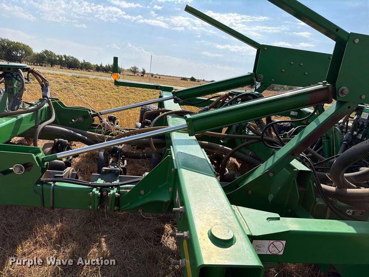 image for item EW8885 John Deere 1890 air seeder