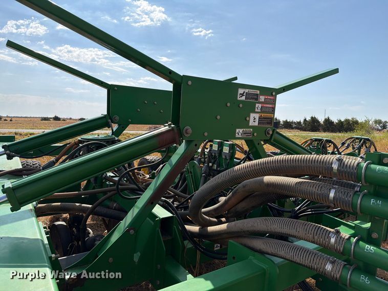 image for item EW8885 John Deere 1890 air seeder