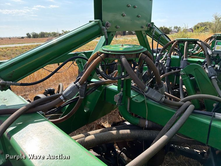 image for item EW8885 John Deere 1890 air seeder