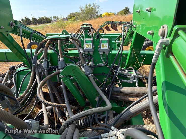 image for item EW8885 John Deere 1890 air seeder