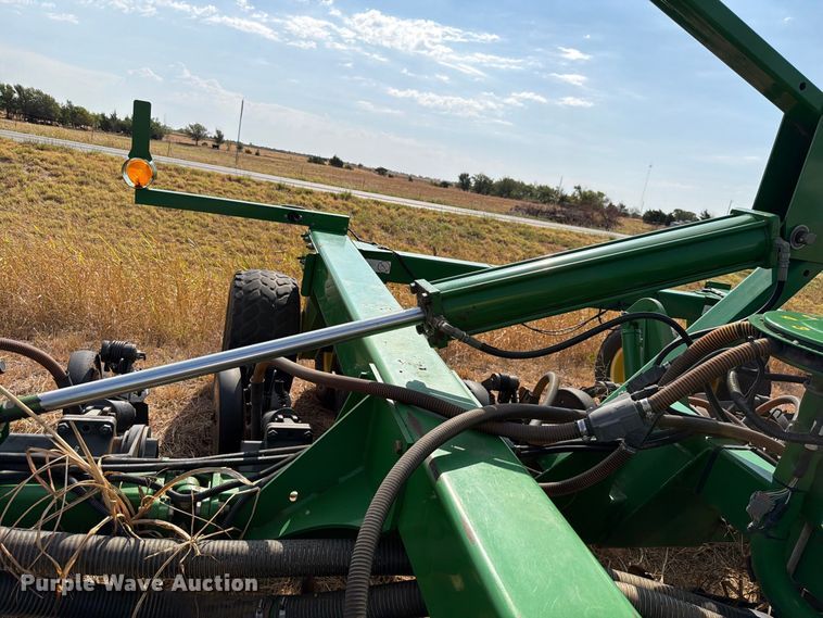 image for item EW8885 John Deere 1890 air seeder