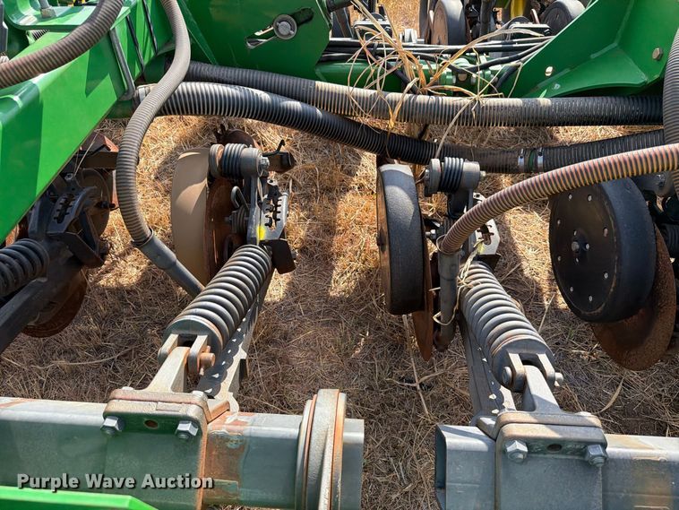 image for item EW8885 John Deere 1890 air seeder