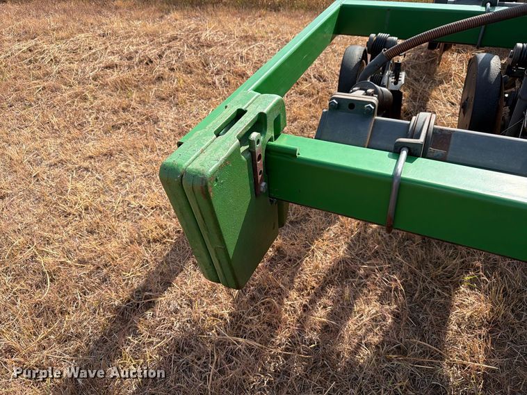 image for item EW8885 John Deere 1890 air seeder