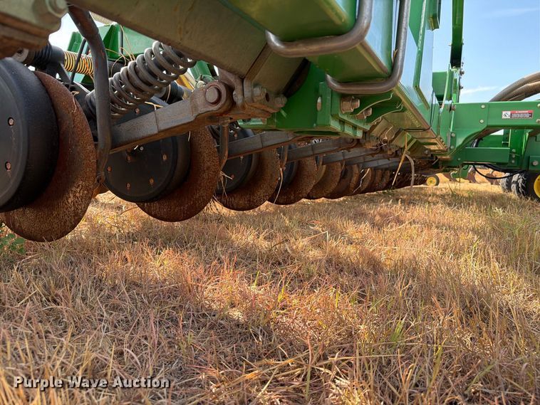 image for item EW8885 John Deere 1890 air seeder