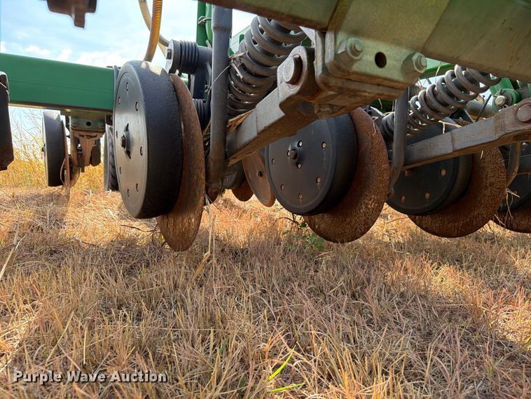 image for item EW8885 John Deere 1890 air seeder