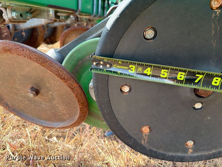 image for item EW8885 John Deere 1890 air seeder