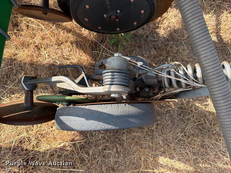 image for item EW8885 John Deere 1890 air seeder