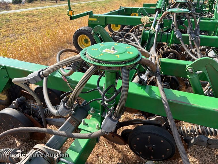 image for item EW8885 John Deere 1890 air seeder