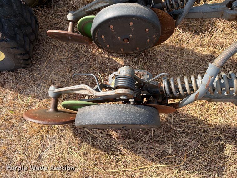 image for item EW8885 John Deere 1890 air seeder