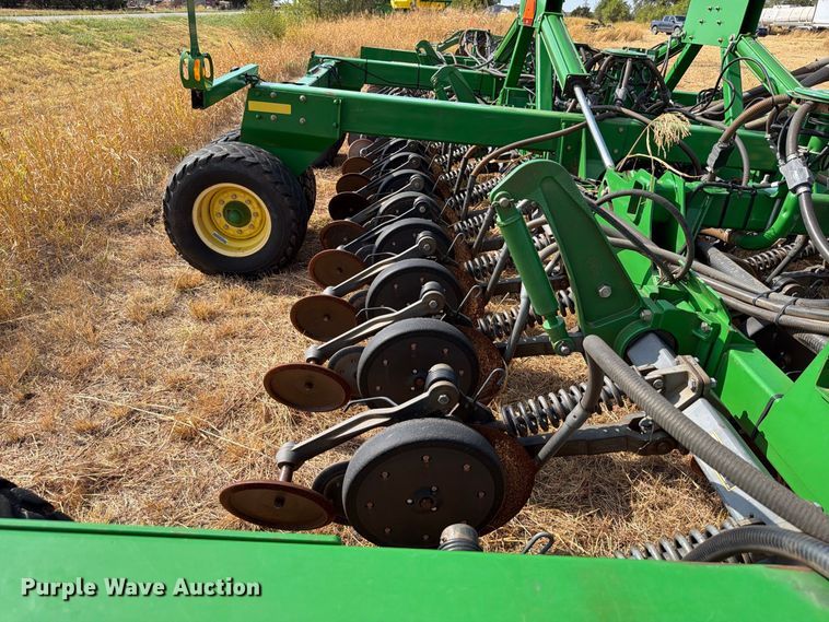 image for item EW8885 John Deere 1890 air seeder