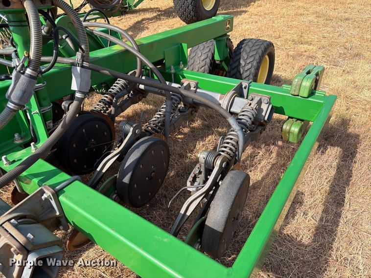 image for item EW8885 John Deere 1890 air seeder