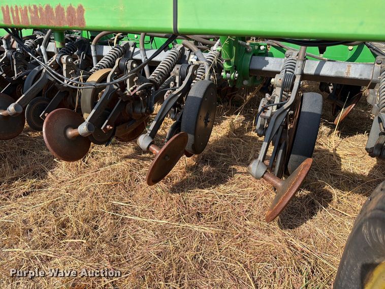 image for item EW8885 John Deere 1890 air seeder