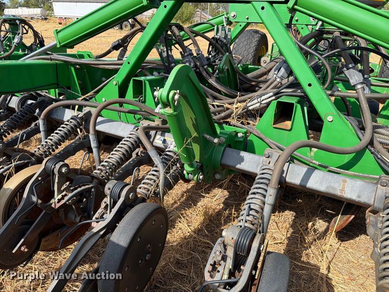 image for item EW8885 John Deere 1890 air seeder