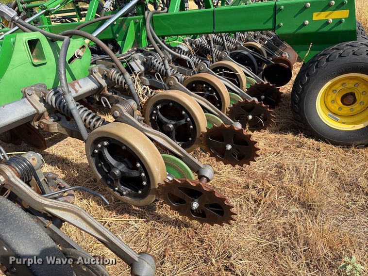 image for item EW8885 John Deere 1890 air seeder