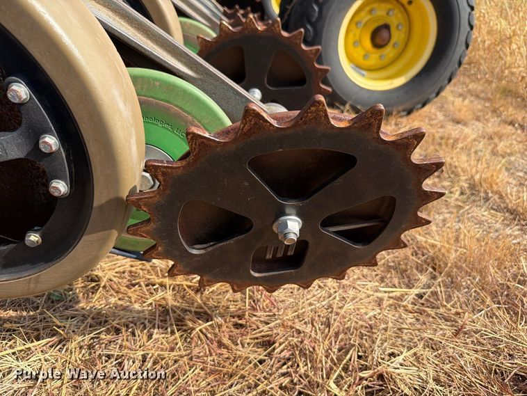 image for item EW8885 John Deere 1890 air seeder