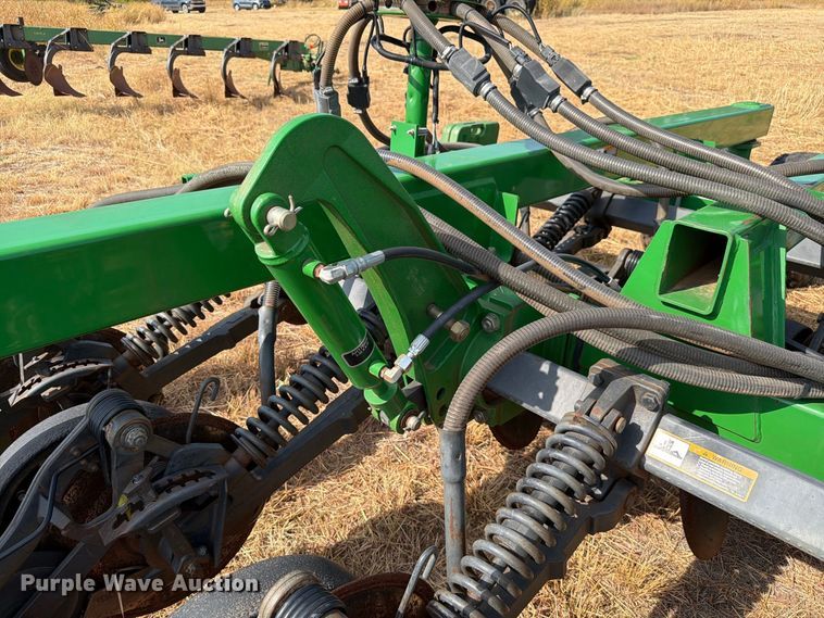 image for item EW8885 John Deere 1890 air seeder