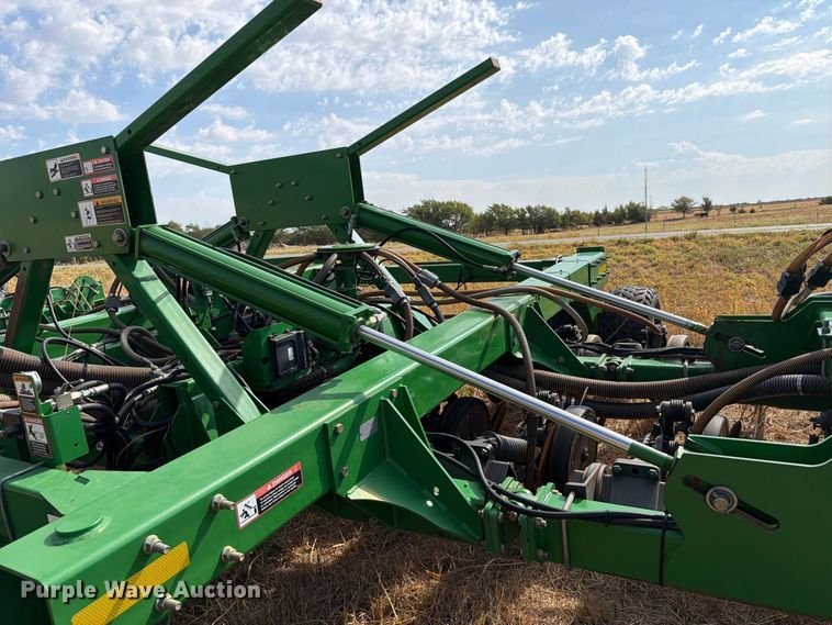 image for item EW8885 John Deere 1890 air seeder