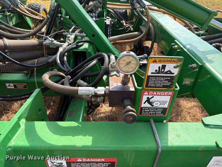 image for item EW8885 John Deere 1890 air seeder
