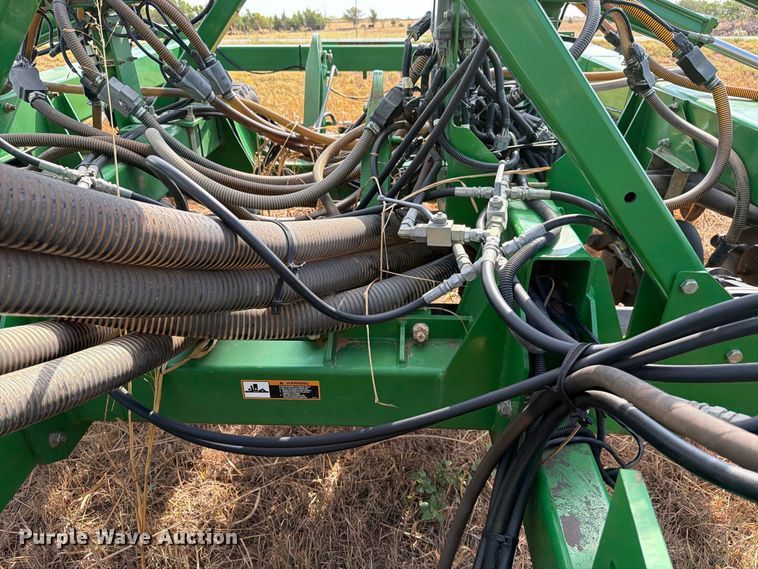 image for item EW8885 John Deere 1890 air seeder