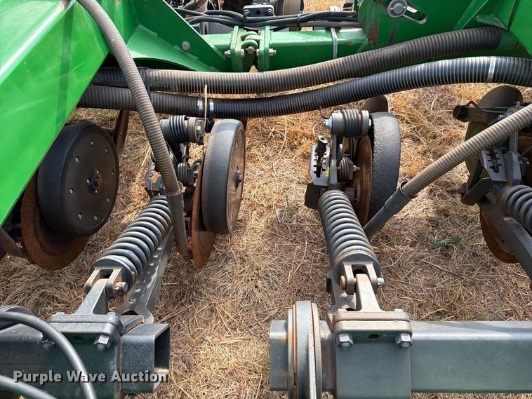 image for item EW8885 John Deere 1890 air seeder