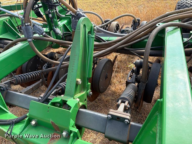 image for item EW8885 John Deere 1890 air seeder
