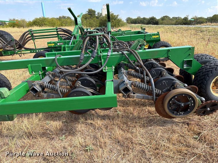image for item EW8885 John Deere 1890 air seeder