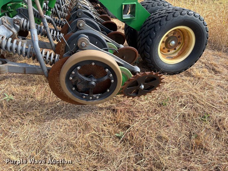 image for item EW8885 John Deere 1890 air seeder
