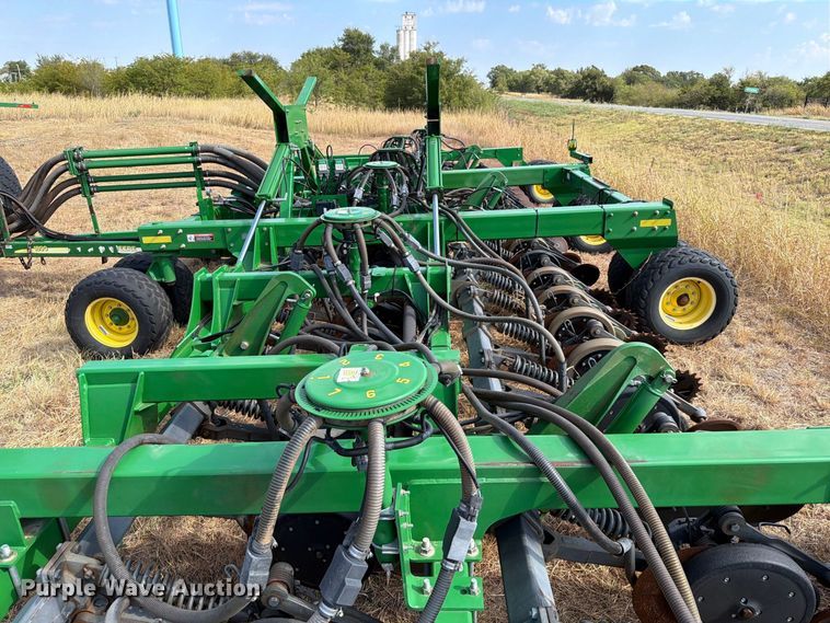 image for item EW8885 John Deere 1890 air seeder