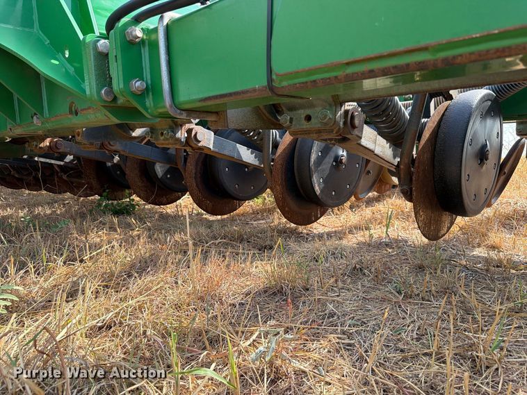 image for item EW8885 John Deere 1890 air seeder
