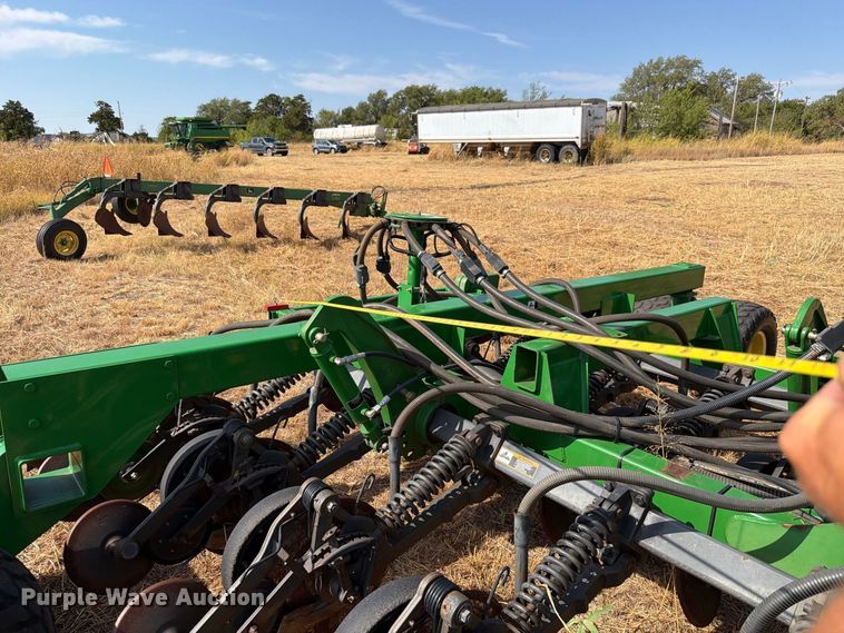 image for item EW8885 John Deere 1890 air seeder