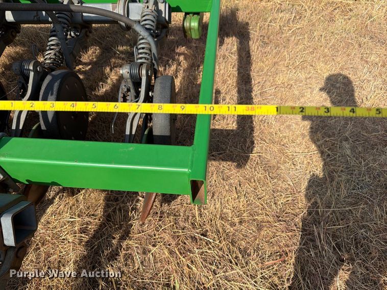 image for item EW8885 John Deere 1890 air seeder