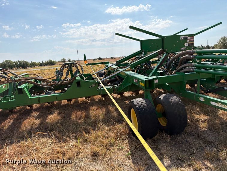 image for item EW8885 John Deere 1890 air seeder