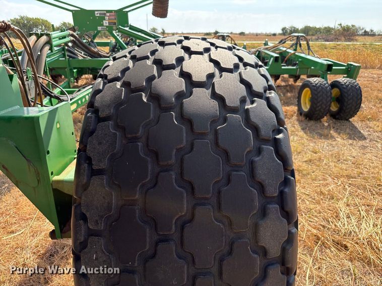 image for item EW8885 John Deere 1890 air seeder