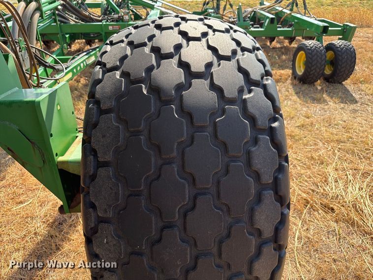 image for item EW8885 John Deere 1890 air seeder