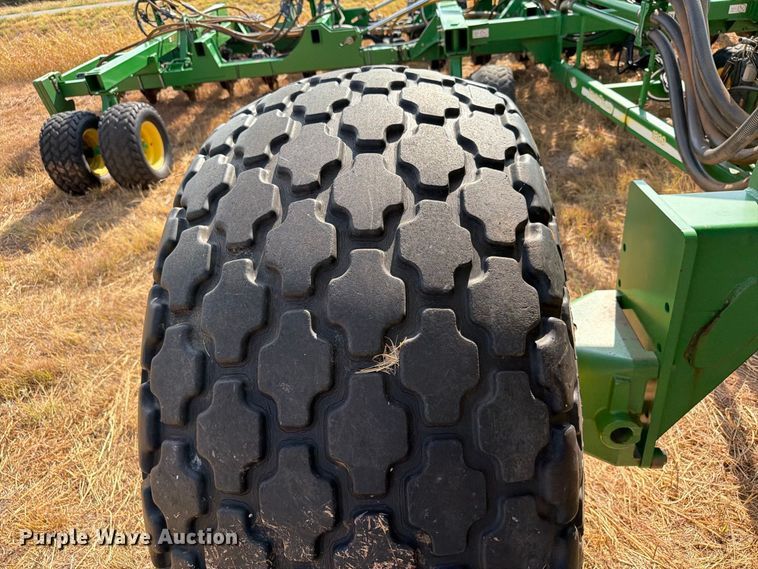 image for item EW8885 John Deere 1890 air seeder