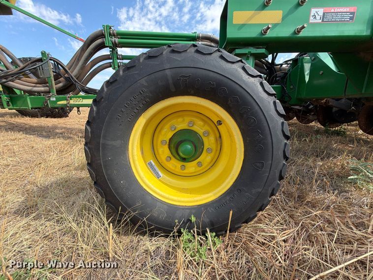 image for item EW8885 John Deere 1890 air seeder