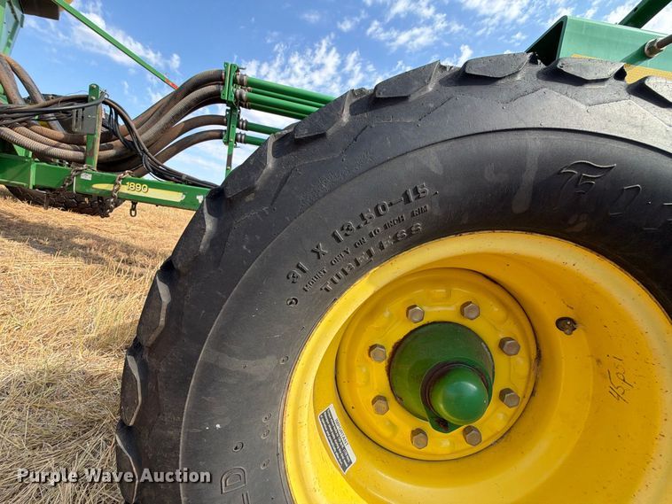 image for item EW8885 John Deere 1890 air seeder